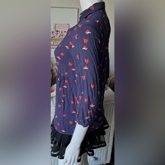 Anthropologie Maeve All Rayon Print blouse with Foxes in Plum Color Size 2 - Picture 3 of 9